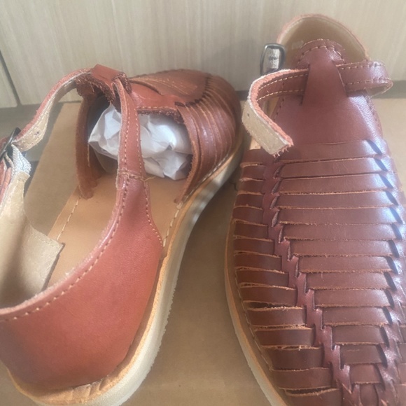 Leather Mary Jane style buckle shoe - Picture 4 of 7